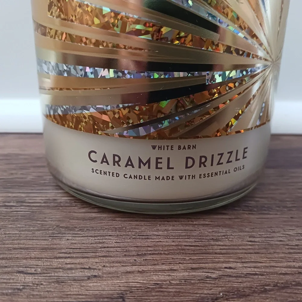 White Barn Caramel Drizzle 3-Wick Scented Candle 14.5 oz Bath & Body Works Gold - Picture 2 of 4